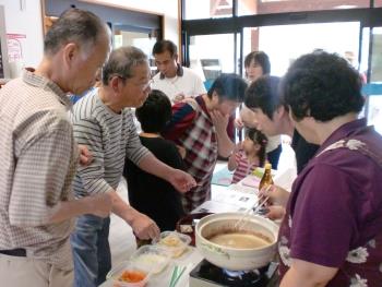 はもしゃぶ試食中 はもしゃぶ試食中